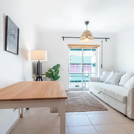 1br With Balcony Apartament *